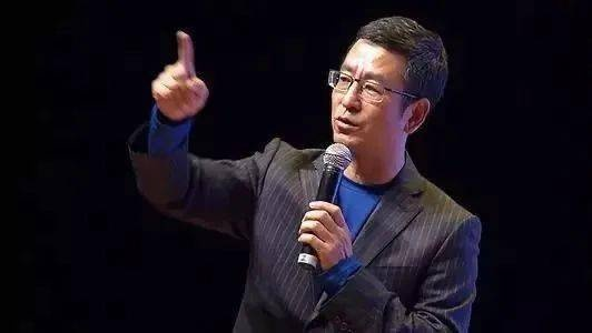 白岩松论道人生:年轻人如何在迷茫中找到自己的方向? 白岩松论道人生:年轻人如何在迷茫中找到自己的方向?