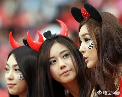 韩国女球迷的热情与坚持:足球场上的独特风景线 韩国女球迷的热情与坚持:足球场上的独特风景线