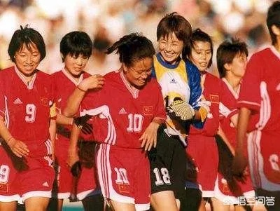 震惊!世界杯女足四年一届的背后,藏着无数动人的故事 震惊!世界杯女足四年一届的背后,藏着无数动人的故事