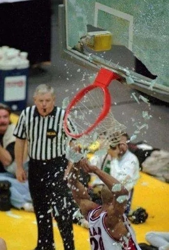 NBA爆笑时刻:那些让人捧腹的球场趣事 NBA爆笑时刻:那些让人捧腹的球场趣事