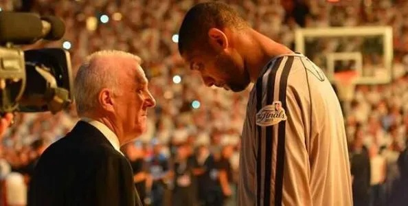NBA赛场上的温情瞬间:那些令人动容的时刻 NBA赛场上的温情瞬间:那些令人动容的时刻
