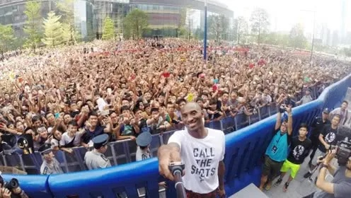 NBA球星与粉丝互动:揭秘球星草粉背后的真实故事 NBA球星与粉丝互动:揭秘球星草粉背后的真实故事