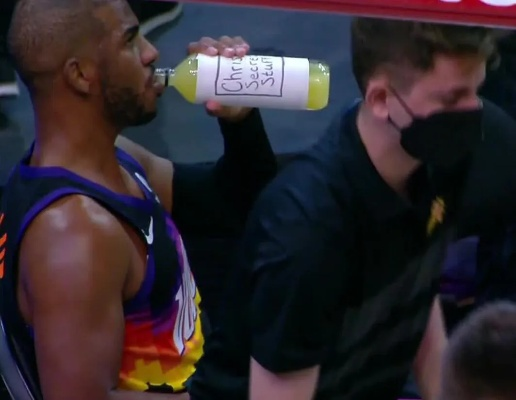 NBA球员水壶:赛场上的神秘伴侣 NBA球员水壶:赛场上的神秘伴侣