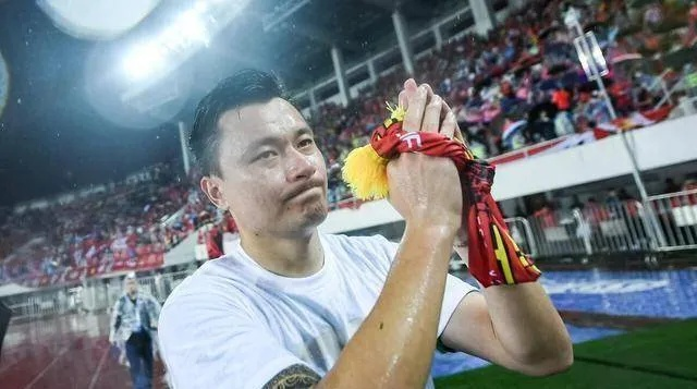 郜林拒绝球迷道歉:一场关于尊严与尊重的足球对话 郜林拒绝球迷道歉:一场关于尊严与尊重的足球对话