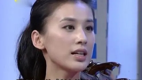 黄圣依跳水事件:明星跨界挑战的背后故事与启示 黄圣依跳水事件:明星跨界挑战的背后故事与启示