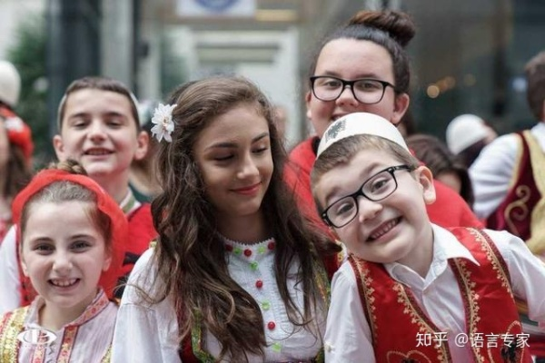 我是阿尔巴尼亚人:一个被误解的民族,如何用坚韧与热情书写自己的故事 我是阿尔巴尼亚人:一个被误解的民族,如何用坚韧与热情书写自己的故事