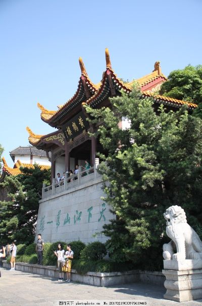 “武汉黄鹤楼：历史文化名楼与旅游胜地的千年传奇”