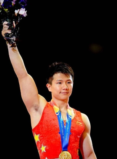 陈一冰2012:那一刻,我站在世界的巅峰,却流下了最复杂的泪水 陈一冰2012:那一刻,我站在世界的巅峰,却流下了最复杂的泪水