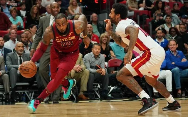 热火骑士:NBA赛场上的激情对决与青春热血 热火骑士:NBA赛场上的激情对决与青春热血