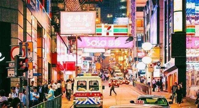 香港总彩:年轻人的财富梦想与激情盛宴 香港总彩:年轻人的财富梦想与激情盛宴