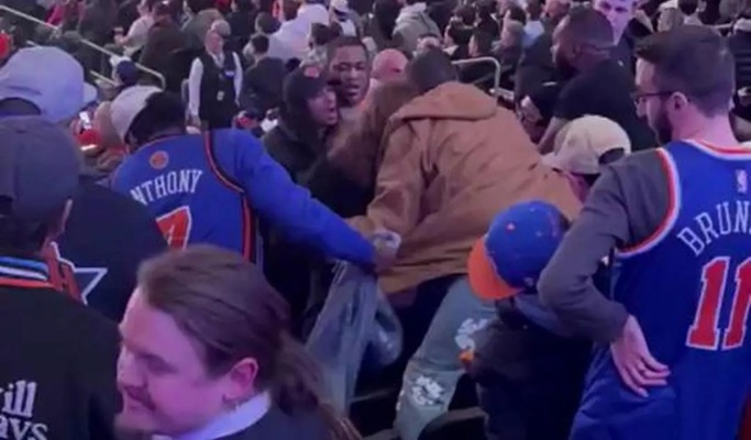 NBA球迷观赛太激动不慎摔倒 球场安全引发热议 NBA球迷观赛太激动不慎摔倒 球场安全引发热议