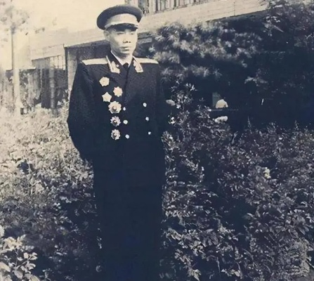 黄俊杰将军:一位铁血军人的柔情与坚守 黄俊杰将军:一位铁血军人的柔情与坚守