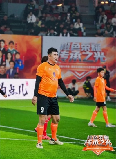 艾堃:从平凡到卓越,一位普通人的非凡成长之路 艾堃:从平凡到卓越,一位普通人的非凡成长之路