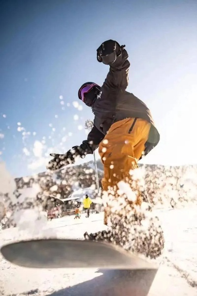 “雪战到底”:一场热血沸腾的冬季极限挑战 “雪战到底”:一场热血沸腾的冬季极限挑战