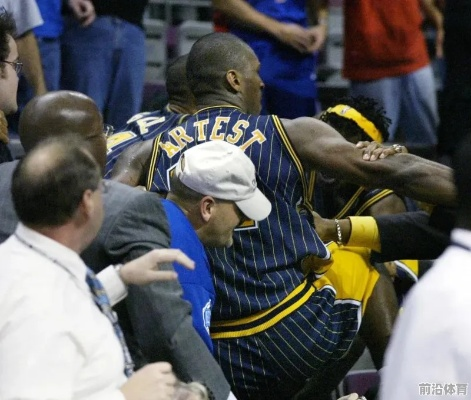 霍华德肘击科比:NBA赛场上的激烈冲突与背后故事 霍华德肘击科比:NBA赛场上的激烈冲突与背后故事
