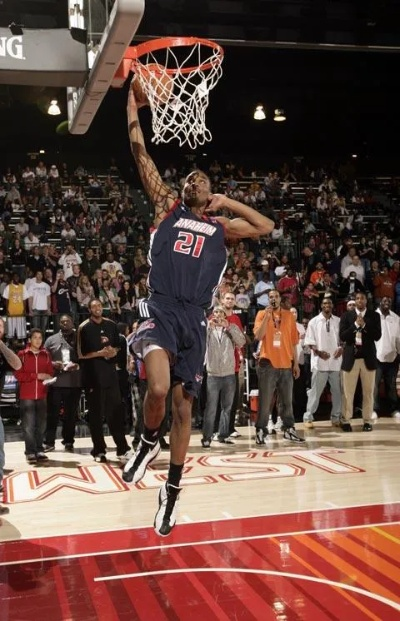 詹姆斯怀特扣篮震撼全场:篮球场上的艺术与力量完美结合 詹姆斯怀特扣篮震撼全场:篮球场上的艺术与力量完美结合