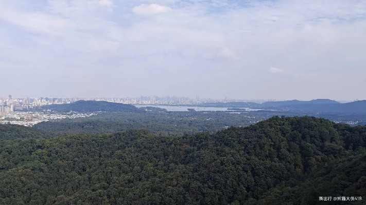 西湖附近有些什么山? 西湖附近有些什么山?