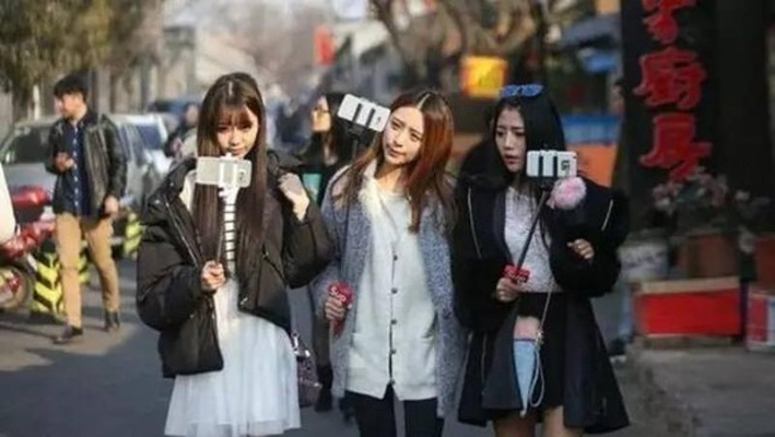 “长腿妹妹”走红网络:当代年轻人审美变迁背后的社会现象 “长腿妹妹”走红网络:当代年轻人审美变迁背后的社会现象