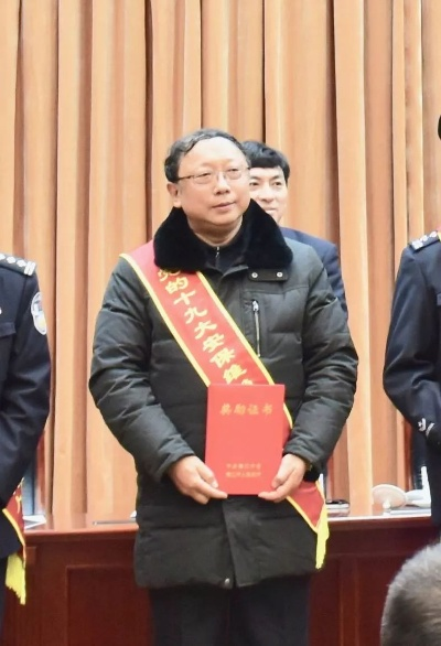记者姜维平:揭露真相的勇士,用笔尖守护社会正义 记者姜维平:揭露真相的勇士,用笔尖守护社会正义