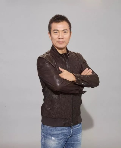 黄健翔激情解说欧洲杯:青春风暴与足球热血的完美碰撞 黄健翔激情解说欧洲杯:青春风暴与足球热血的完美碰撞