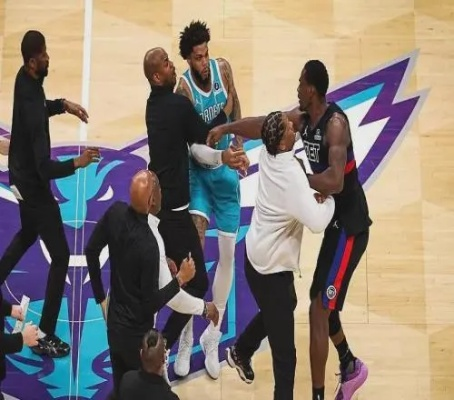 NBA群殴事件:背后揭示的体育精神与道德困境 NBA群殴事件:背后揭示的体育精神与道德困境