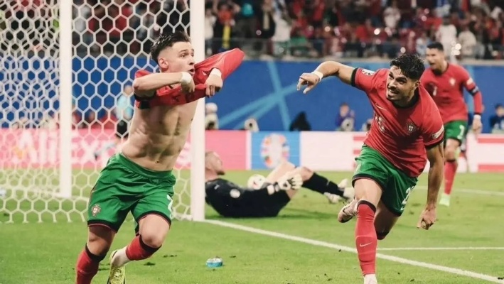 激情对决!西班牙vs葡萄牙世界杯央视下半场,我的热血沸腾时刻 激情对决!西班牙vs葡萄牙世界杯央视下半场,我的热血沸腾时刻