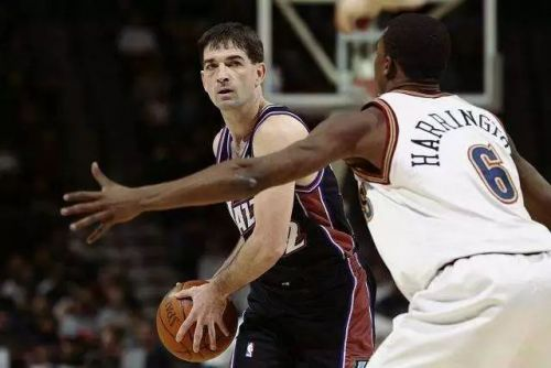 约翰·斯托克顿:低调传奇的控卫之王,如何用传球征服NBA? 约翰·斯托克顿:低调传奇的控卫之王,如何用传球征服NBA?