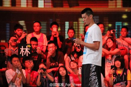 从NBA到CBA:林书豪在《开讲啦》分享梦想与坚持的感人故事 从NBA到CBA:林书豪在《开讲啦》分享梦想与坚持的感人故事