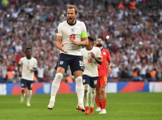 英国足球世界杯:激情燃烧的绿茵战场,荣耀与梦想的交汇 英国足球世界杯:激情燃烧的绿茵战场,荣耀与梦想的交汇