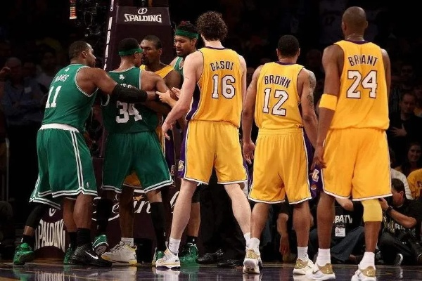 热血沸腾!湖人vs凯尔特人史诗对决:我亲眼见证的宿敌之战 热血沸腾!湖人vs凯尔特人史诗对决:我亲眼见证的宿敌之战