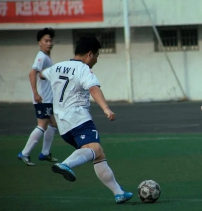 首部校园足球电影《青春绿茵场》热血上映,点燃年轻一代的足球梦想 首部校园足球电影《青春绿茵场》热血上映,点燃年轻一代的足球梦想