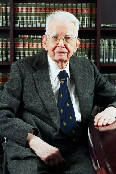 斯廷坎普:一位卓越的科学家与他的跨学科贡献 斯廷坎普:一位卓越的科学家与他的跨学科贡献