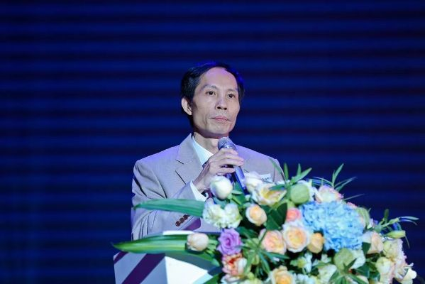 李崇伟:一位卓越领导者的成长历程与贡献 李崇伟:一位卓越领导者的成长历程与贡献