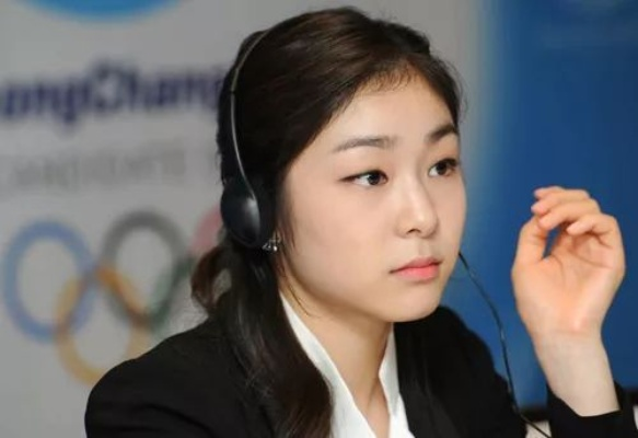 金妍儿整容传闻引热议:真相背后是公众对美的苛刻审视 金妍儿整容传闻引热议:真相背后是公众对美的苛刻审视