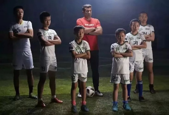 世界杯最美球童惊艳全场:青春与梦想的绿茵邂逅 世界杯最美球童惊艳全场:青春与梦想的绿茵邂逅