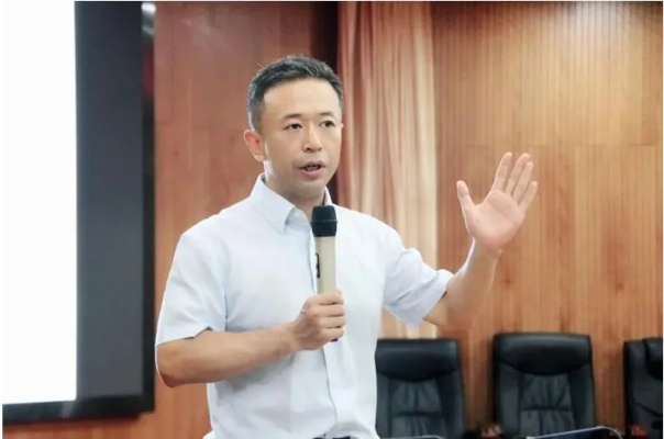 雷骏:一位卓越领导者的成长与贡献 雷骏:一位卓越领导者的成长与贡献