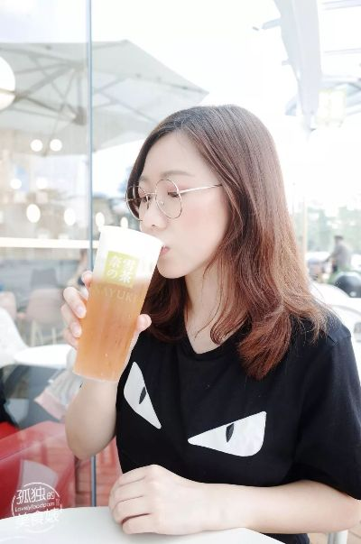 露丝卡:揭秘这款神秘饮品如何成为年轻人的新宠 露丝卡:揭秘这款神秘饮品如何成为年轻人的新宠
