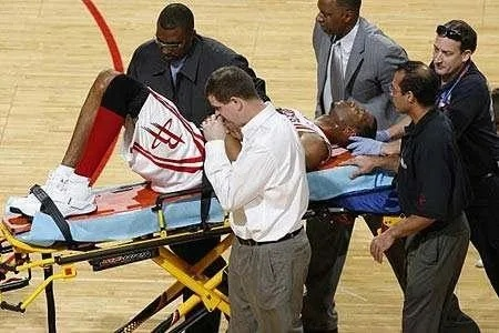 NBA巨星韦德意外受伤,球迷心碎不已 NBA巨星韦德意外受伤,球迷心碎不已