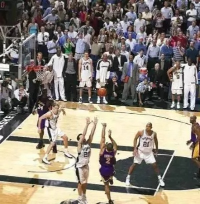 那些年,NBA赛场上的疯狂得分表演:一个老球迷的激情回忆录 那些年,NBA赛场上的疯狂得分表演:一个老球迷的激情回忆录