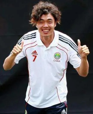 赵旭日:从足球小将到国足中场的蜕变之路 赵旭日:从足球小将到国足中场的蜕变之路