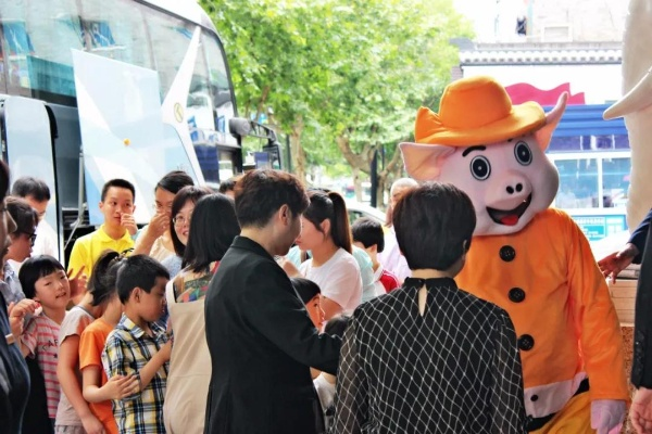 维尼拯救鲜花大行动:一场温暖人心的环保公益之旅 维尼拯救鲜花大行动:一场温暖人心的环保公益之旅