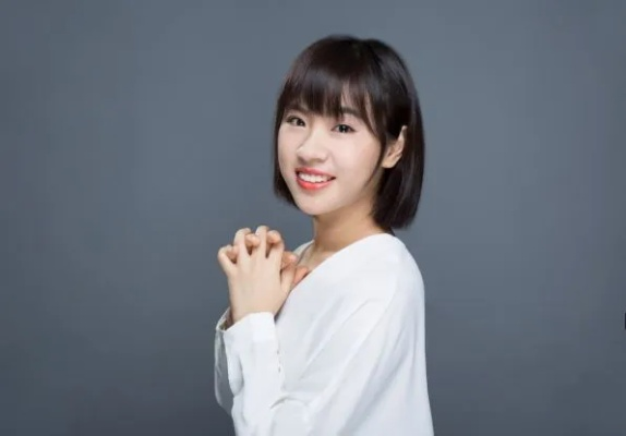 黄潇潇:从平凡女孩到创业先锋,我的逆袭之路 黄潇潇:从平凡女孩到创业先锋,我的逆袭之路