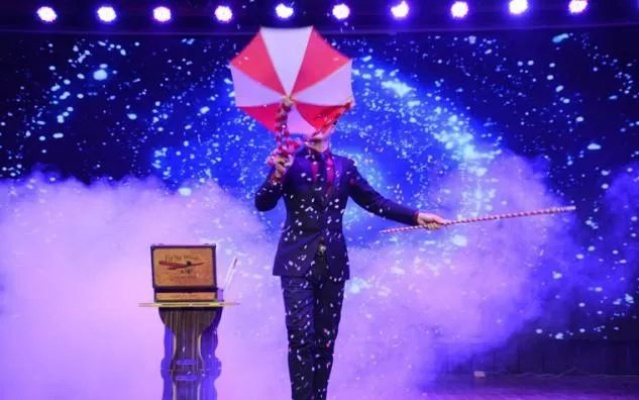 奇幻之夜:魔术大赛的精彩瞬间与幕后故事 奇幻之夜:魔术大赛的精彩瞬间与幕后故事