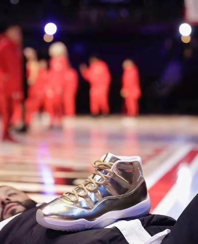 NBA球星们的“私人定制”——那些被遗忘的拖地女鞋 NBA球星们的“私人定制”——那些被遗忘的拖地女鞋