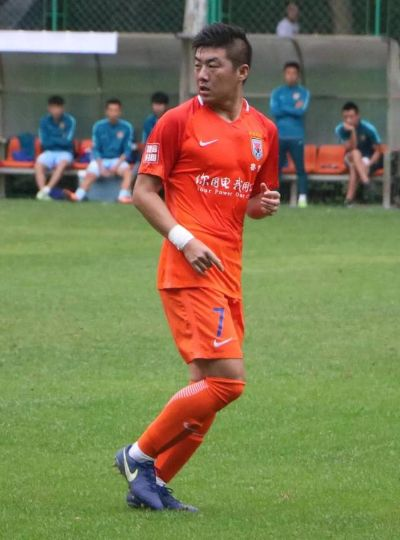 鲁能崔鹏:从青涩少年到球队灵魂的励志成长之路 鲁能崔鹏:从青涩少年到球队灵魂的励志成长之路
