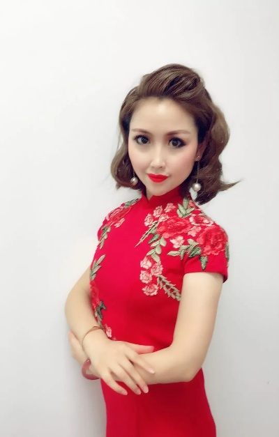 黄艺:一位多才多艺的艺术家与她的精彩人生 黄艺:一位多才多艺的艺术家与她的精彩人生