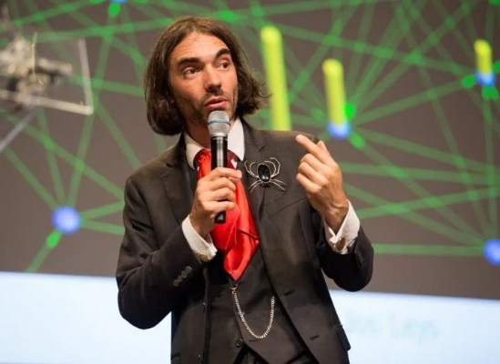 法拉奥尼:揭秘这位改变游戏规则的科技新锐 法拉奥尼:揭秘这位改变游戏规则的科技新锐