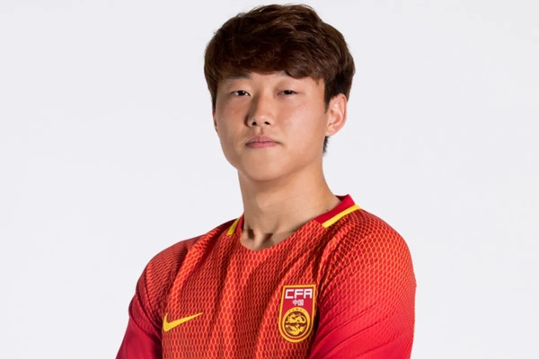 高准翼:从足球新星到国足中坚,他的成长之路激励无数年轻人 高准翼:从足球新星到国足中坚,他的成长之路激励无数年轻人