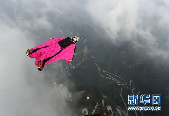 翼装飞行世锦赛:人类挑战极限的空中芭蕾 翼装飞行世锦赛:人类挑战极限的空中芭蕾