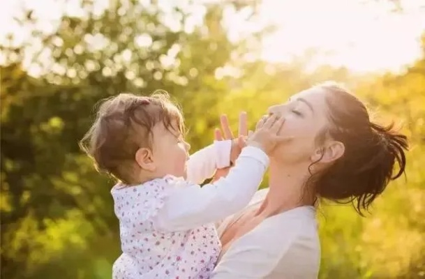 辣妈Summer的育儿经:一位时尚妈妈的育儿与生活平衡之道 辣妈Summer的育儿经:一位时尚妈妈的育儿与生活平衡之道